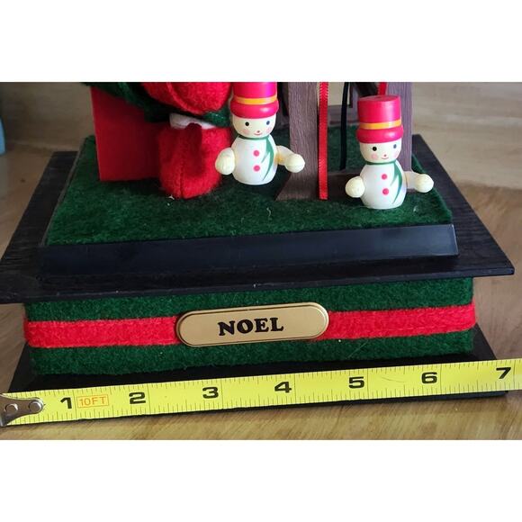 Vintage 1990 Christmas Songs Musical Workshop Elf With Lighted Candle See Pic - Picture 15 of 16